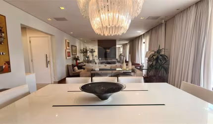 Apartamento com 4 suítes, varanda gourmet, 4 vagas, condomínio com lazer completo em Perdizes