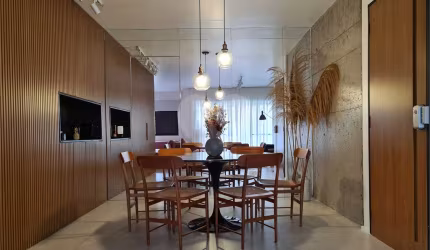 Apartamento a venda em Moema, terraço, sala ampliada, 2 quartos (1 suíte), ar-condicionado e 1 vaga