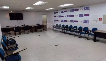 Casa comercial e residencial no Planalto Paulista. Espaçosa para clinicas, escolas, escritórios, etc