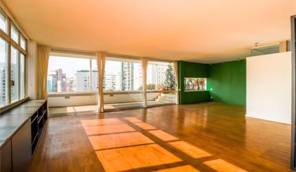 Cobertura à venda de 280 m² em Higienópolis com 2 suites e 1 vaga.