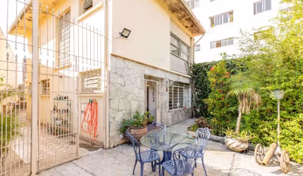 Residencial / Comercial com 232m² de área útil e 2 vagas de garagem