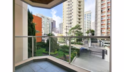 Apartamento à venda em Moema com 77m², 3 quartos, 1 suíte, 1 vaga.
