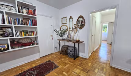 Apartamento 2 Dormitórios - 1 Escritório)  -  Reformado- Isento IPTU