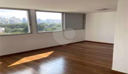Apartamento na Vila Olímpia de 110 m² com 2 dormitórios, 1 suíte e 1 vaga