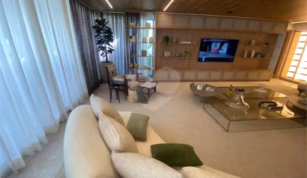 Apartamento com 220 m2, 3 suítes e 3 vagas a venda no melhor de Moema, perto do Ibirapuera