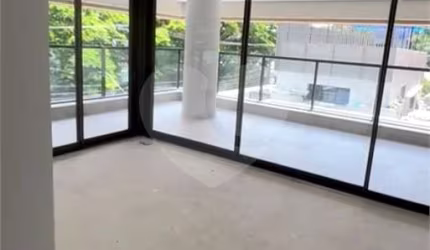 Apartamento a venda com 03 quartos, 03 suítes, 02 vagas, 153 m² em Moema