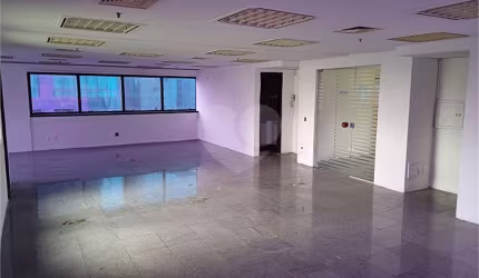 Conjunto Comercial com 120 m²
