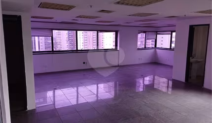 Conjunto Comercial em Moema