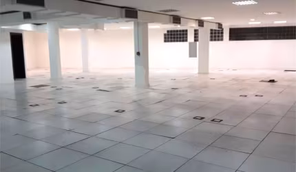 Loja comercial a 50 m da Estação Consolação - Linha Verde.