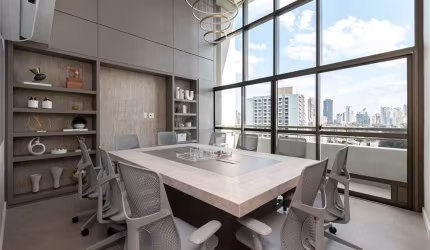 Layout com potencial para 25 posições, 2 salas de reunião e terraço