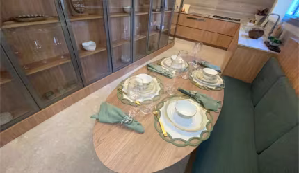 Apartamento a venda em Moema, andar alto, com 215 m2, 3 suítes e 3 vagas