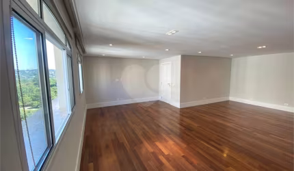Apartamento com 162 m2 para locação no Itaim Bibi, com 3 quartos (1 suíte) e 2 vagas
