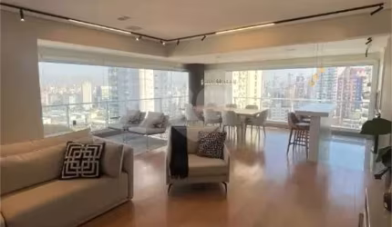 Apartamento reformado de 3 suites a venda