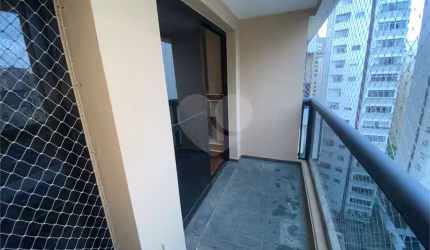 Apartamento reformado com 116 m2, 3 quartos (1 suíte), varanda e 2 vagas a venda na Vila Nova Conceição
