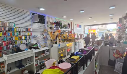 Salão Comercial em Padroeira - Osasco, SP