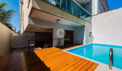 Casa de condomínio com piscina com 2 suítes no Macuco em Santos