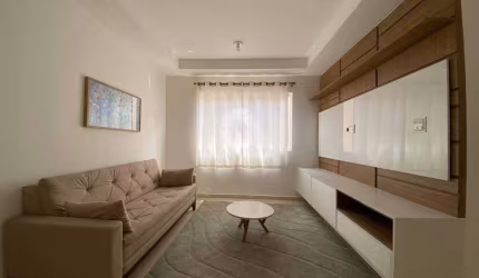 Excelente casa em Villagio com 2 suítes, toda planejada e churrasqueira no Campo Grande.
