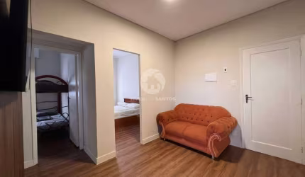 Apartamento reformado com 2 quartos frente mar no Embaré