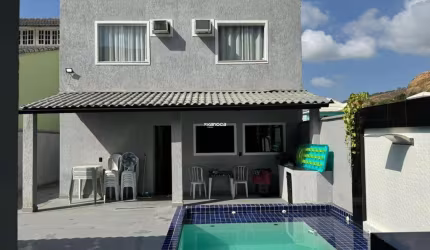 Casa Triplex em condomínio Fechado na Taquara