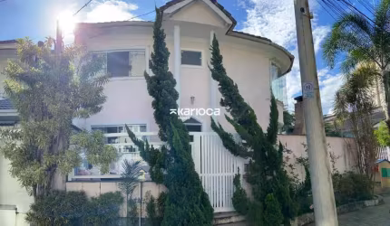 Casa de condomínio totalmente reformada pronta para morar!