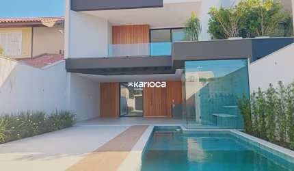Luxuosa Casa de 3 Andares com Suítes, Área Gourmet e Sauna no Condomínio Riomar - Barra da Tijuca - RJ
