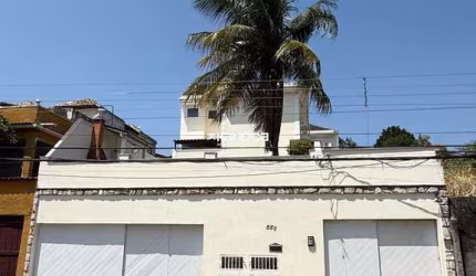 Casa geminada para alugar com 135m², 3 quartos sendo 3 suítes.
