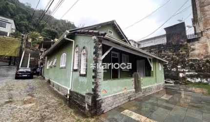 Casa com 2 dormitórios para alugar  , 120 m² por R$ 1,800 - Castelanea - Petrópolis/RJ