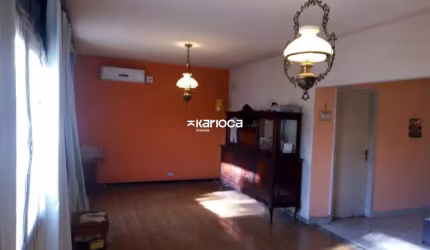 Oportunidade Única ! Casa com Grande Potencial de Expansão e Localização