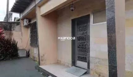 CASA SITUADA EM ÁREA DE GRANDE INTERESSE COMERCIAL