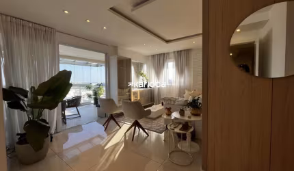 Apartamento finamente decorado, andar alto vista deslumbrante.