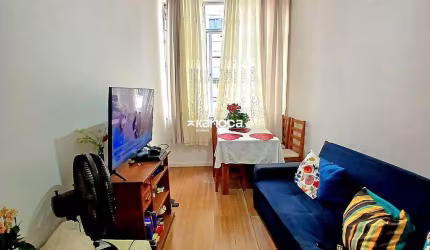 Praticidade em Copacabana: Apartamento com 2 Quartos e Portaria 24h!