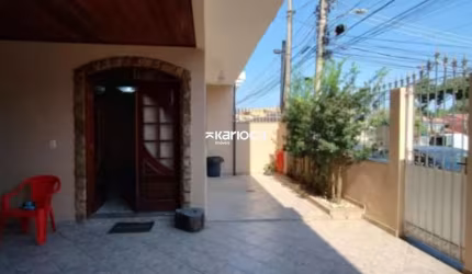 Oportunidade no Jardim do Outeiro: Casa Duplex 212m² 3 Quartos (2 suítes) c/ Sótão e Quintal Privativo