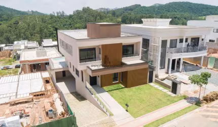 Casa nova em Alphaville - Condomínio Itahye