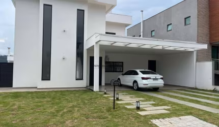 Casa em Alphaville no Condomínio Itahye