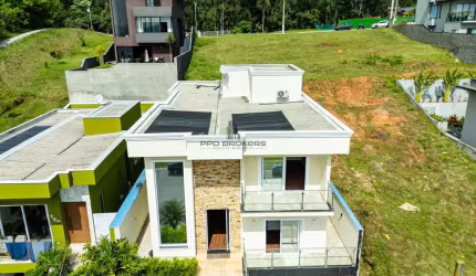Linda casa no condomínio Reserva Santa Anna