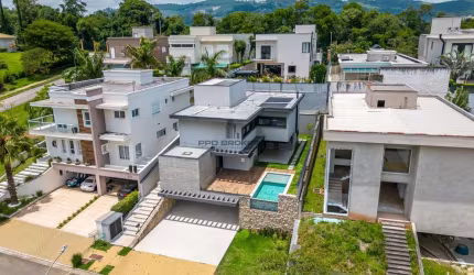 Linda casa no condomínio Alphaville Burle Marx