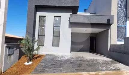 Condomínio com 3 quartos à venda em Wanel Ville - SP