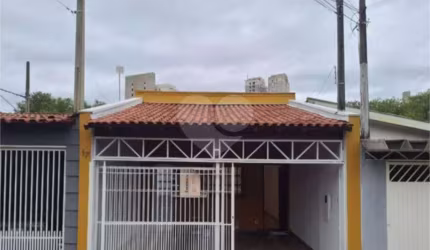 Casa com 2 quartos à venda em Vila Leis - SP