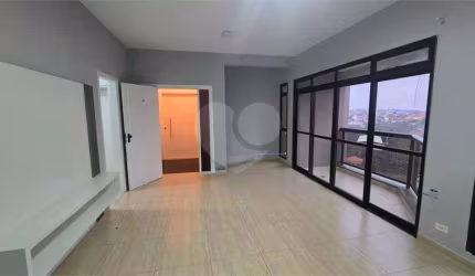 Apartamento com 3 quartos para locação em Vila Gatti - SP