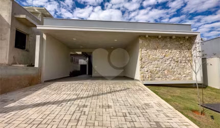Condomínio com 3 quartos para locação em Residencial Saint Paul - SP