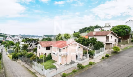 Casa de 4 dormitórios no Bairro São José em Flores da Cunha