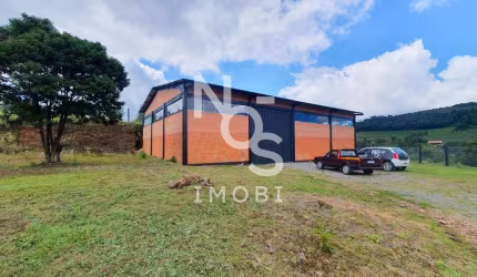 Pavilhão com 330m  localizado na Estrada São Braz - Caxias do Sul RS