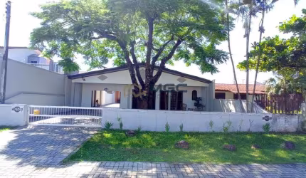 Casa Térrea em Guaratuba/PR 3 quartos, Edicula com Churrasqueira