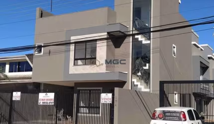 Excelente casa sobrado com terraço no bairro Uberaba, em Curitiba-PR
