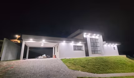 Lindo imovel a venda 3 dormitórios  175 m2 AC em Condomínio Fechado Atibaia -SP