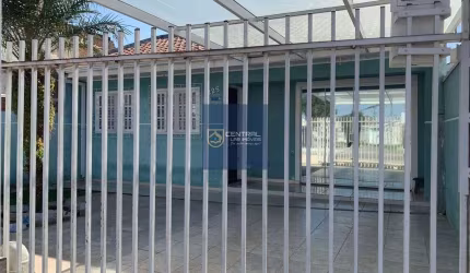 BELÍSSIMA CASA EM PINHAIS - 3 QUARTOS - 1 SUÍTE - ÓTIMA LOCALIZAÇÃO