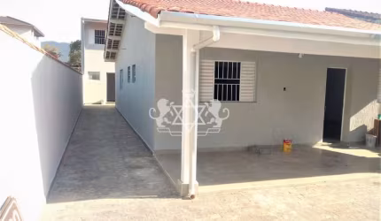 Excelente oportunidade de casa a cerca de 250 metros da praia do Sapé em Ubatuba, Casa totalmente r
