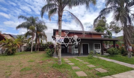 Casa e terreno a venda (2 lotes foram unificados), Condomínio Fechado, frente mar, Portal Patrimoni