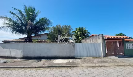 Casa à venda em fase final de acabamento, 03 dormitórios  sendo uma suíte, excelente metragem de te