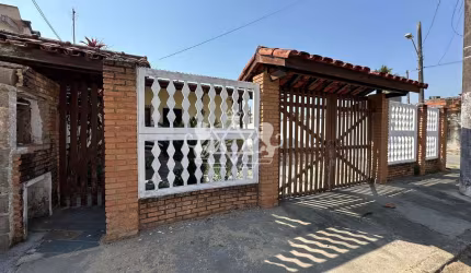 Casa à venda,  02 dormitórios, com Piscina, a 400 metros da praia, Jardim Porto Novo, Caraguatatuba